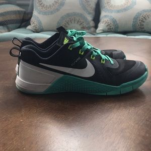 Women's Nike Metcon 2 Size 7.5, previously owned